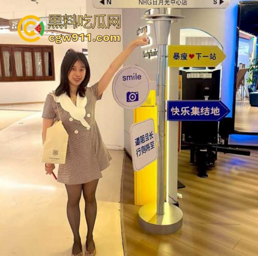 长沙极品大奶少妇【沈雯英】被炮友调教成风骚母狗,露脸口交深喉口爆,良家大奶私下化身极品魅魔勾魂!-1