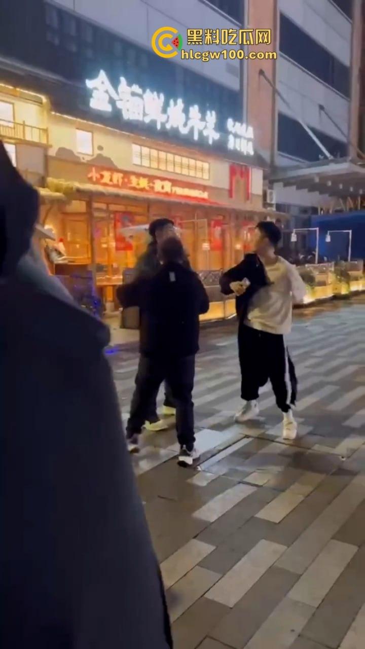 成都男gay为爱冲锋 一群骚肛大混战 渣男为护男三爆打原配 捅过的菊花说忘就忘了吗?-7