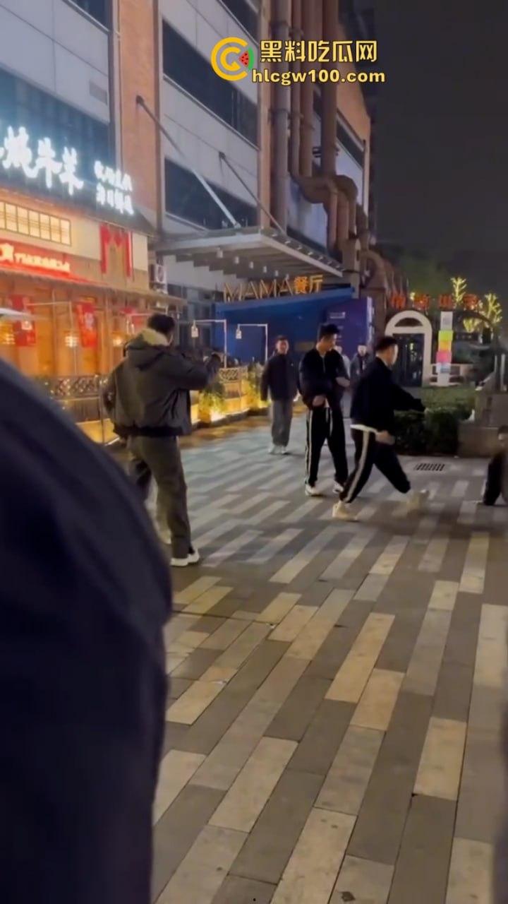 成都男gay为爱冲锋 一群骚肛大混战 渣男为护男三爆打原配 捅过的菊花说忘就忘了吗?-9