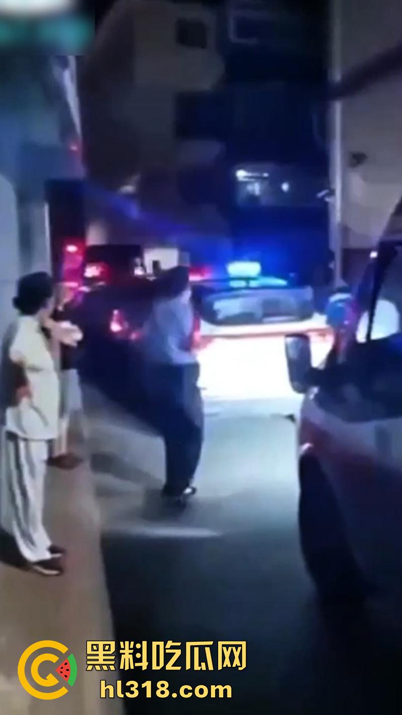 秦皇岛红桥里砍人事件，持刀报复社会在大街上见人就砍，据说有20多人被砍，目前人已被逮捕！-8