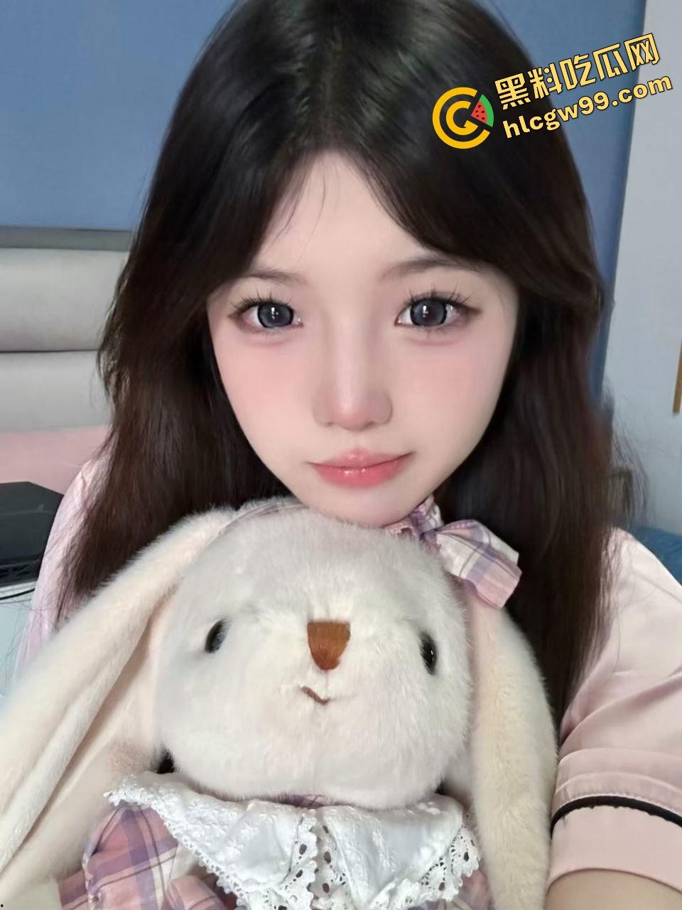 福建艺术职业纯欲反差女友『贾婷』与男友酒店刺激做爱，趴在床上享受被填满骚逼！独家曝光流出！-4