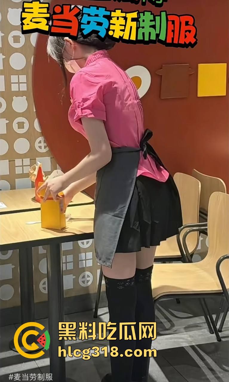 约炮南宁火车站麦当劳女服务员!脱下工作制服没想到身材这么有料,无套内射,麦当劳确实好吃!-2
