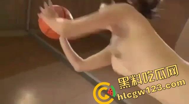 三个球怎么防?樱花妹子全裸打篮球,胸前双球晃得比运球还猛,樱木花道来了都要走神!-12