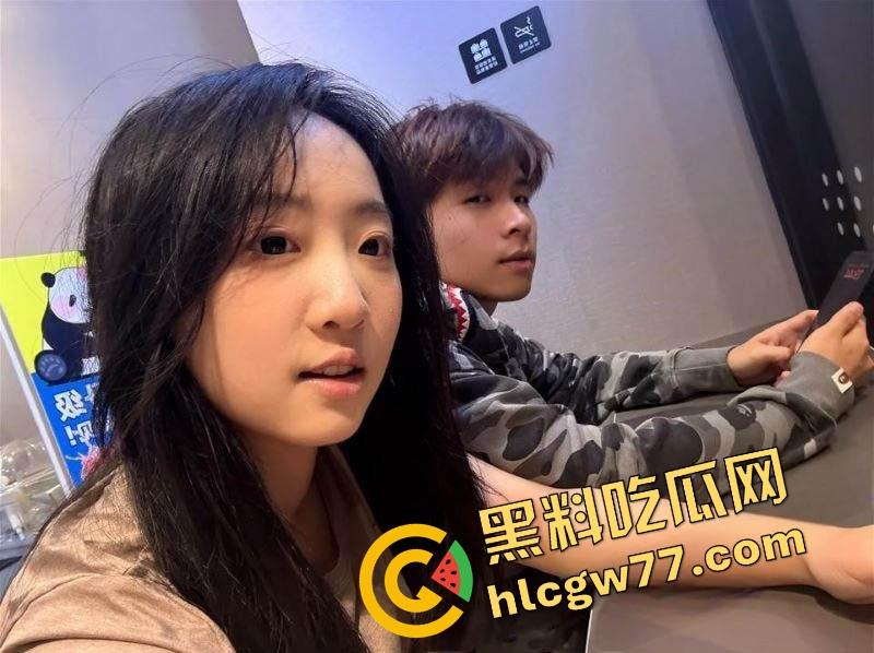 湖南岳麓小母狗『许梦瑶』劈腿卖逼,校服肥臀被后入100块随便操,男友还当舔狗帮拍抖音!-3