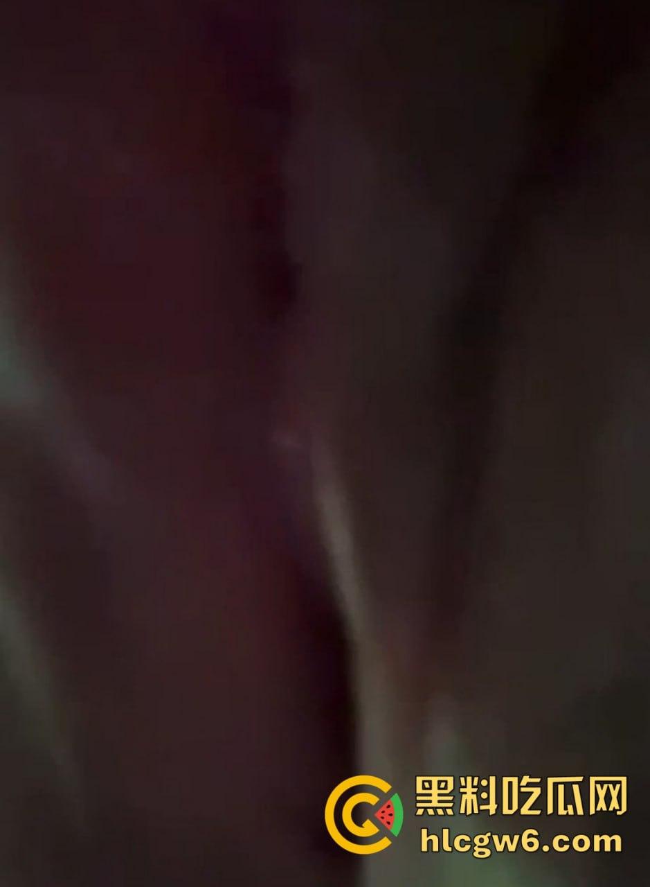 上海这狗子够骚 23岁嫩妹『王静怡』被玩成宠物主动认主当奴隶穿着黑丝露逼 叫声能把楼下老头整精神!-13