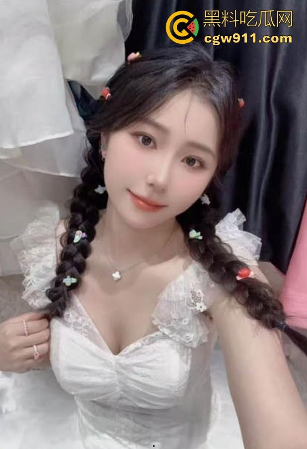 广西工商职业学院反差女大学生【林晓英】约炮调教视频曝光,女上位猛骑爽到叫爸爸,嫩穴紧裹棒身啪啪撞击!-2