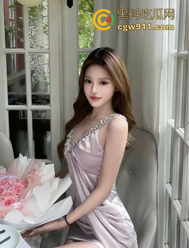 极品性感女神【李玮嘉】被金主带到酒店玩3P乱交,玩前后夹击轮操双洞,含着肉棒挨操疯狂淫叫!-3