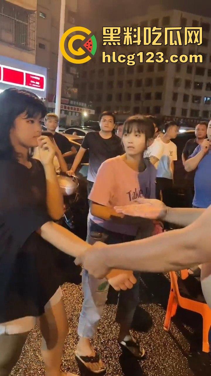港片看多了吧！海口小姑娘也学抢劫，真以为自己是大哥啊？-1