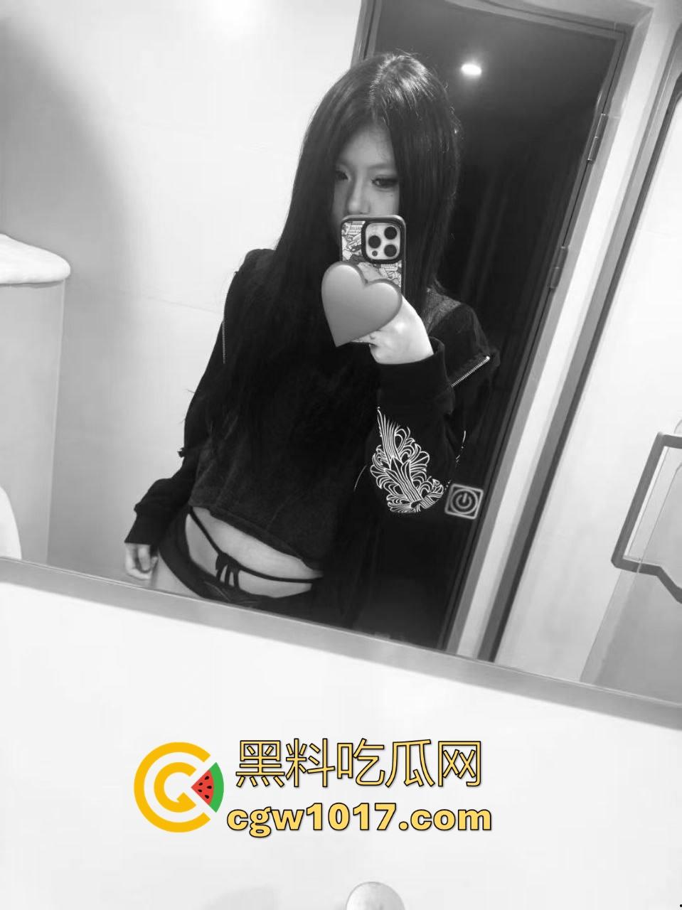 地雷OD妹求爱被拒,只喜欢大鸡巴哥哥猛捅,没大屌这生活是一天都活不下去,不惜跪下猛填自慰猛男塞满空虚的小穴!-7