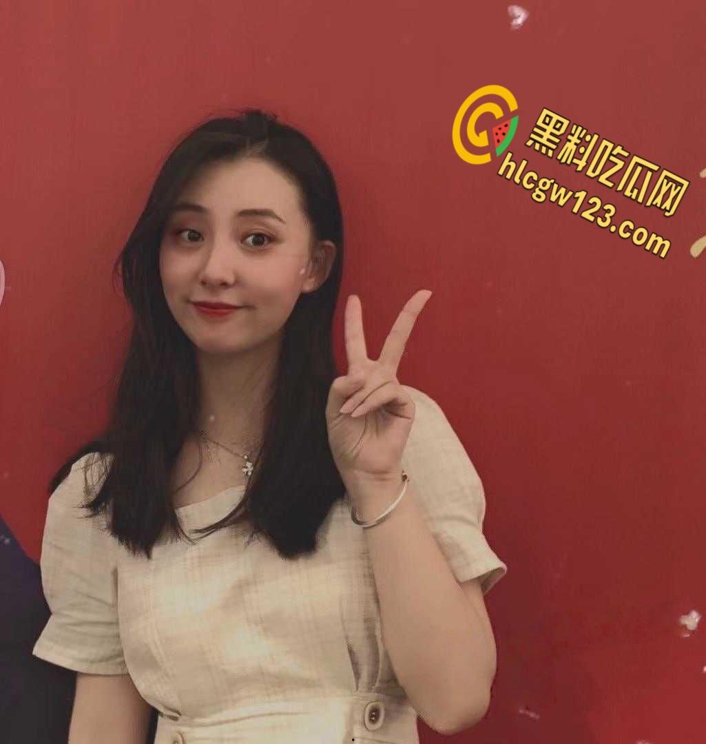 寂寞孕妇借抖音公开卖淫,这奶子都快能挤出奶了,这么大的肚子也不怕把孩子顶坏了?-4