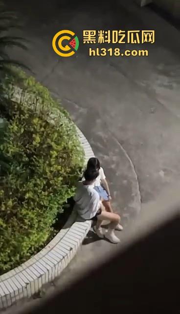 四川理工大学,小情侣教学楼下激情抠逼,清纯少女微张小腿闭眼享受,小心扣发炎噢!-3