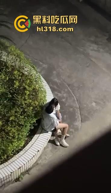 四川理工大学,小情侣教学楼下激情抠逼,清纯少女微张小腿闭眼享受,小心扣发炎噢!-4