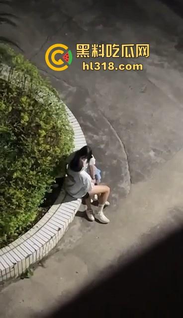 四川理工大学,小情侣教学楼下激情抠逼,清纯少女微张小腿闭眼享受,小心扣发炎噢!-5