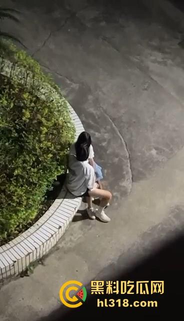 四川理工大学,小情侣教学楼下激情抠逼,清纯少女微张小腿闭眼享受,小心扣发炎噢!-7