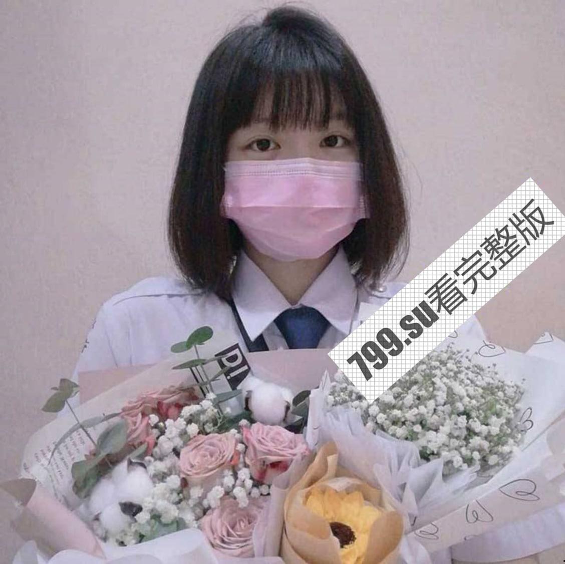 网友自拍 朋友裸照被前男友流出 肉感女孩自摸极品无毛馒头逼-5