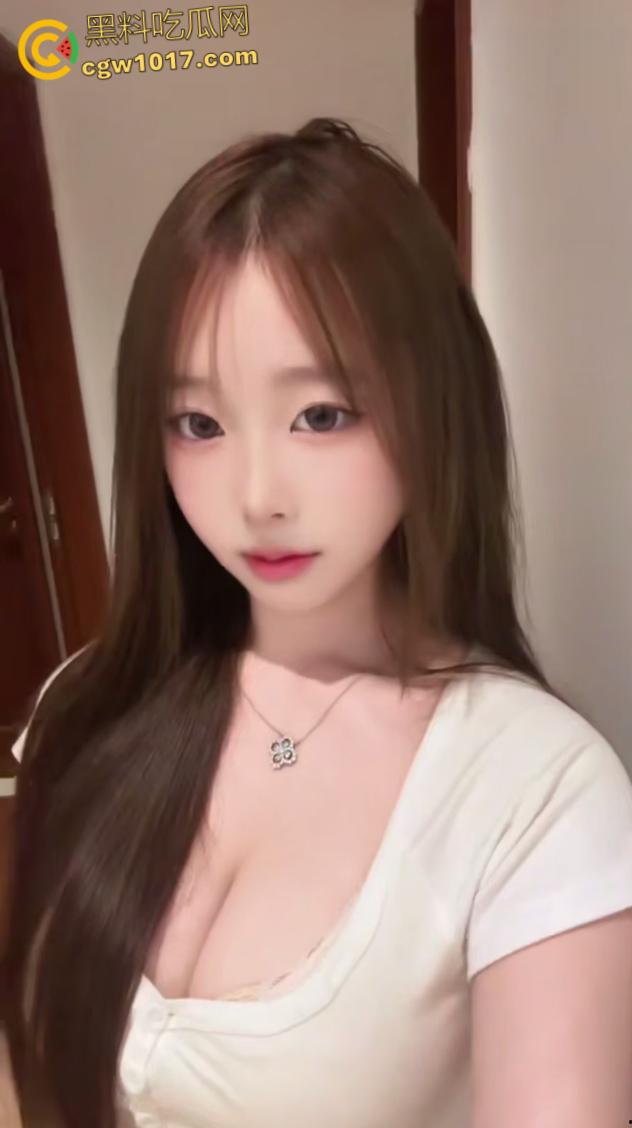 童颜巨乳的表妹来我家做客,刚喝完水就拉着我去开房,大奶子大屁股真是绝了,疯狂骑乘全射在巨乳上面 !-2