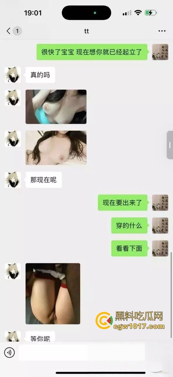 女大学生出轨撩骚有妇之夫，被人家老婆打上门，闷骚小三线下穿的朴素，线上反差发露奶露逼照勾引男人！-3