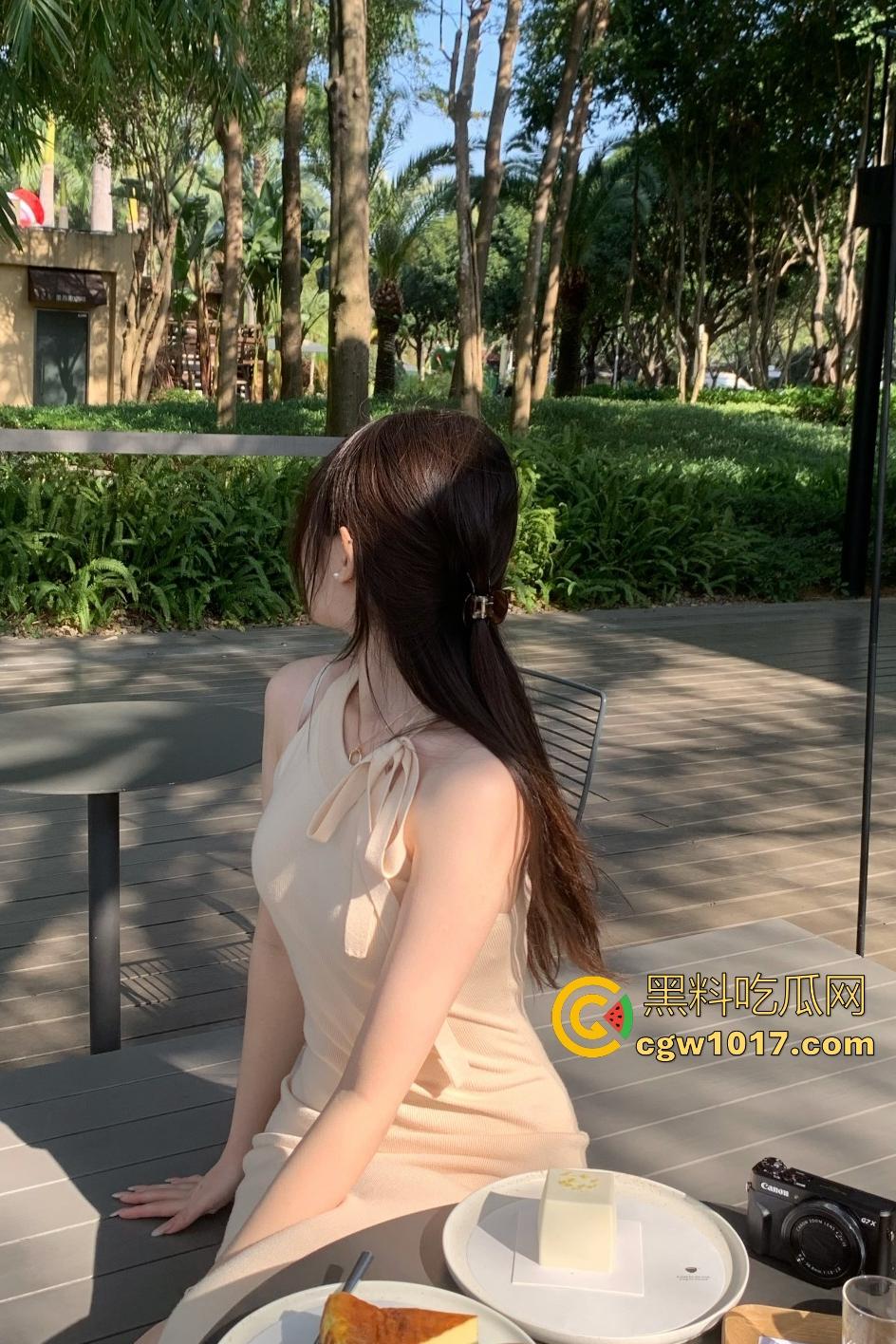 学舞蹈的大学生就是不一样,刚剃光B毛在家独跳学校新学的舞,就这么在你身上扭,你能坚持多久?-1