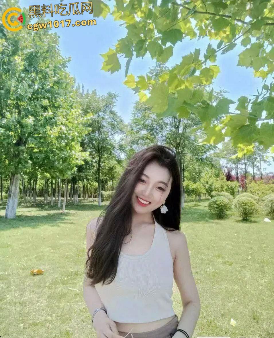 湖北贸易公司新员工【邓婉清】,刚毕业的大学生,与公司老板偷情,一顿口交舌舔搞得老板兽欲大发!-1