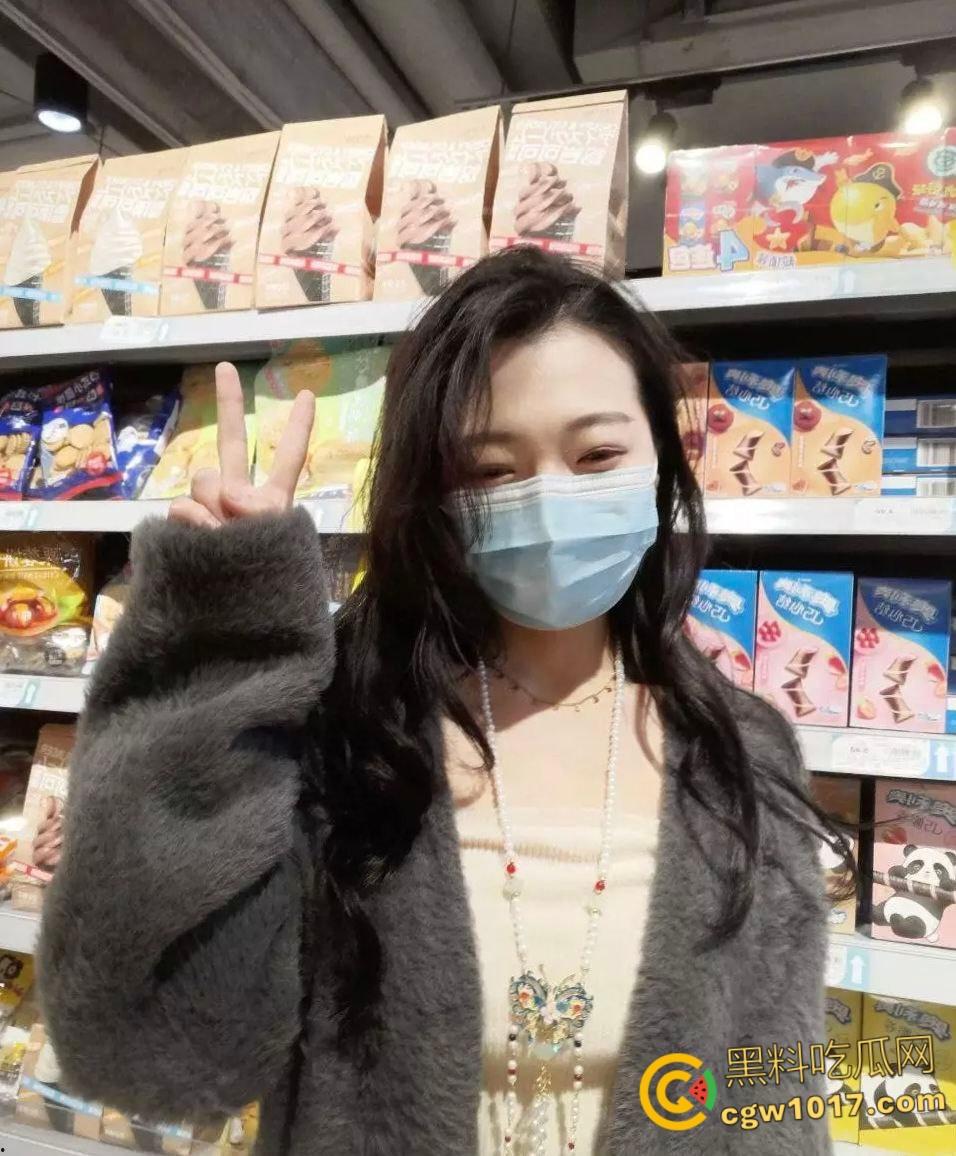 湖北贸易公司新员工【邓婉清】,刚毕业的大学生,与公司老板偷情,一顿口交舌舔搞得老板兽欲大发!-2