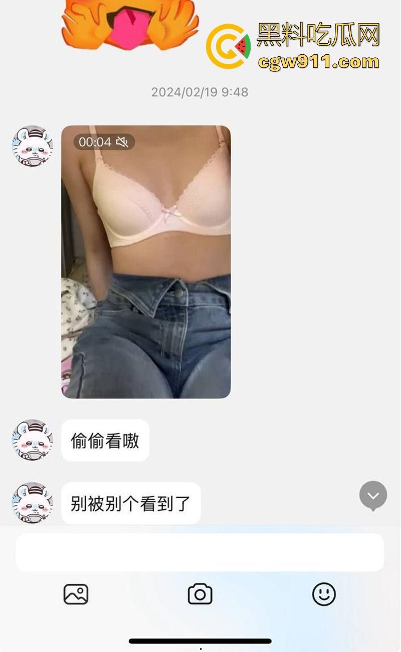 渣男曝光湖南前女友【刘美嘉】全裸揉奶露穴淫片,粉嫩奶头硬邦邦,聊天记录极其淫荡,小情侣玩的真骚啊!-1