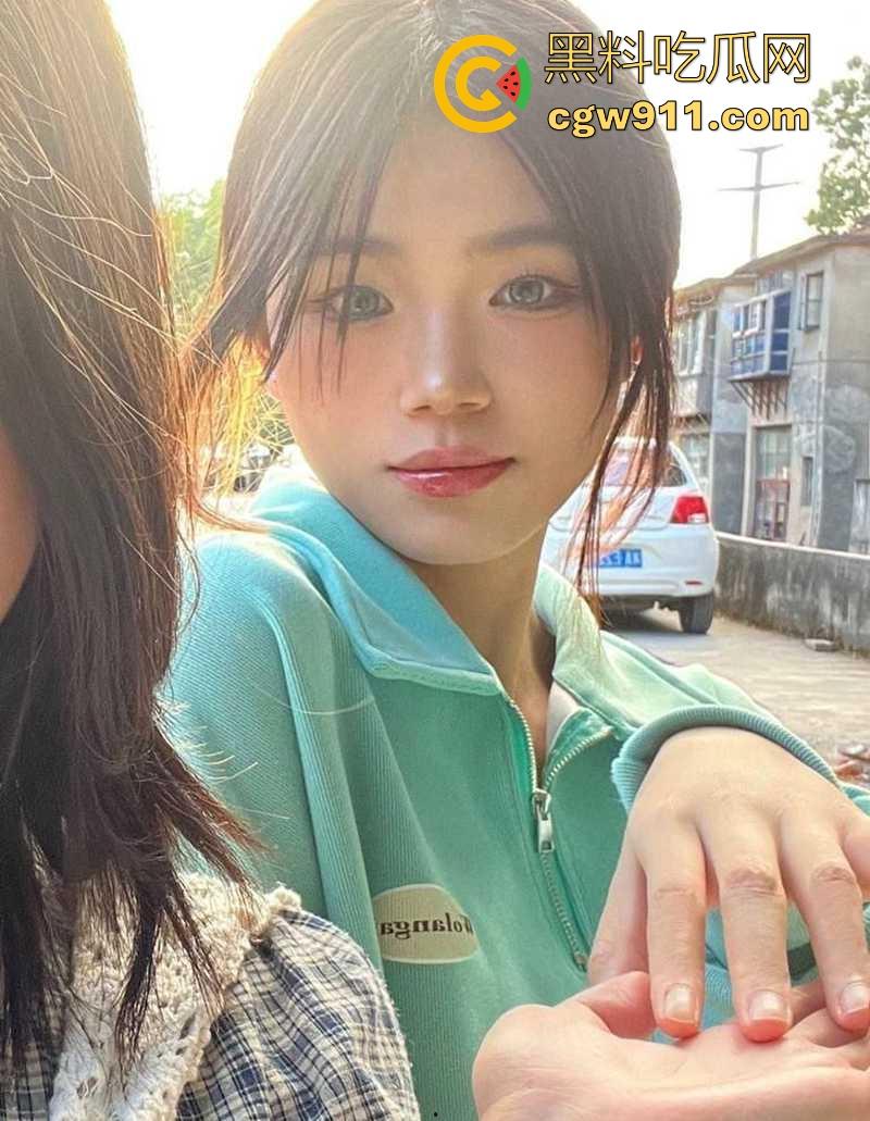 渣男曝光湖南前女友【刘美嘉】全裸揉奶露穴淫片,粉嫩奶头硬邦邦,聊天记录极其淫荡,小情侣玩的真骚啊!-7