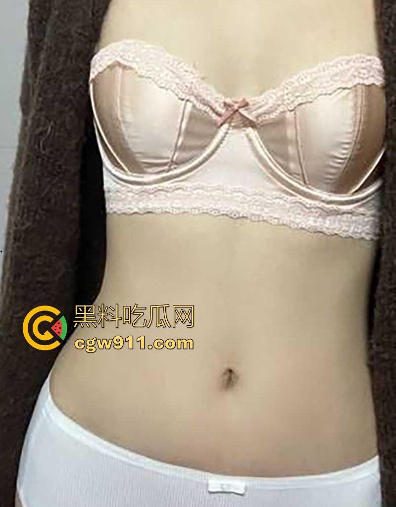 渣男曝光湖南前女友【刘美嘉】全裸揉奶露穴淫片,粉嫩奶头硬邦邦,聊天记录极其淫荡,小情侣玩的真骚啊!-9