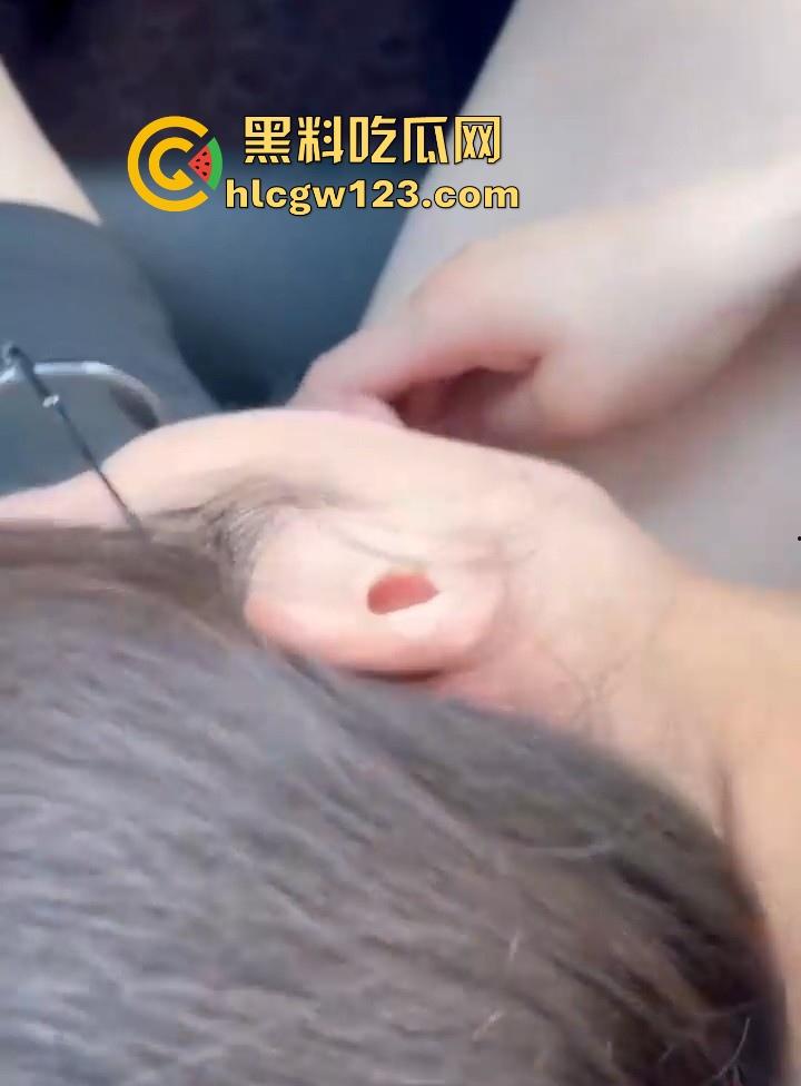 兄弟的眼镜女友 在车上激情口交 一边开车一边吃屌 停车后主动上位骑乘 偷情的感觉真刺激!-4