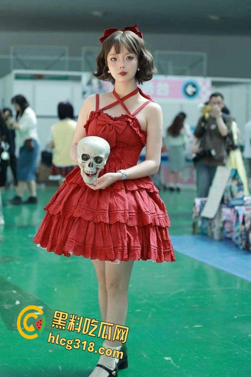 江苏清纯新娘【周旋】,结婚前晚的单身派对玩情趣婚纱,与前男友最后一次无套深入交流 !-4