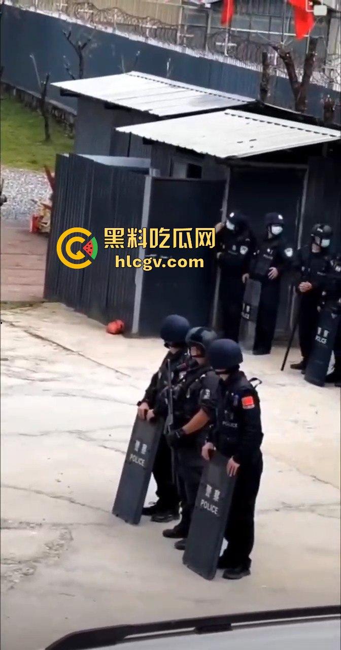 缅甸克钦邦战乱难民潮!百姓涌向腾冲口岸求庇护,中国军队严防死守绝不让难民入境!-8