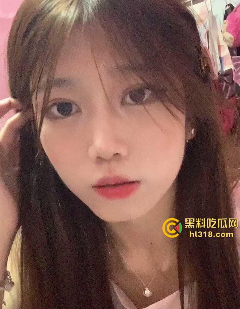 极品萝莉【洛丽塔欢欢】收费福利曝光,清纯大眼妹变身小淫娃,全裸露脸撅翘臀秀骚穴骚到爆!-1