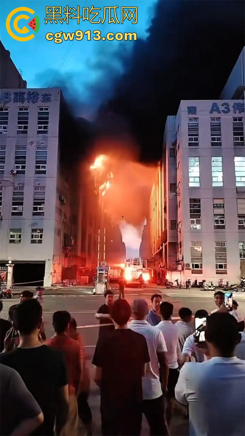 一根烟毁灭一栋楼！温州乐清盐盘工业园区，几名女工仓房抽烟，引发大火10多辆消防车都无法扑灭！-8