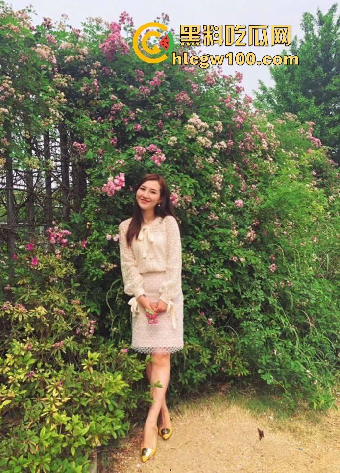 网友投稿!哈尔滨极品人妻【伊美美】性爱视频曝光,颜值炸裂身材火辣,熟人妻骚劲让人射了还想干。-1