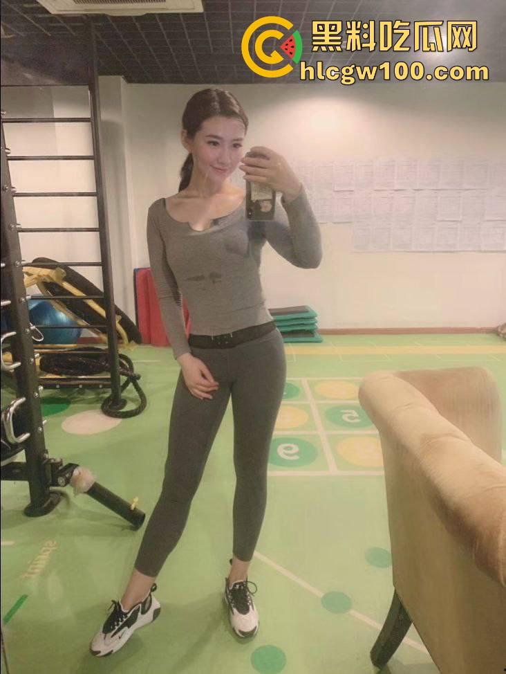 网友投稿!哈尔滨极品人妻【伊美美】性爱视频曝光,颜值炸裂身材火辣,熟人妻骚劲让人射了还想干。-3