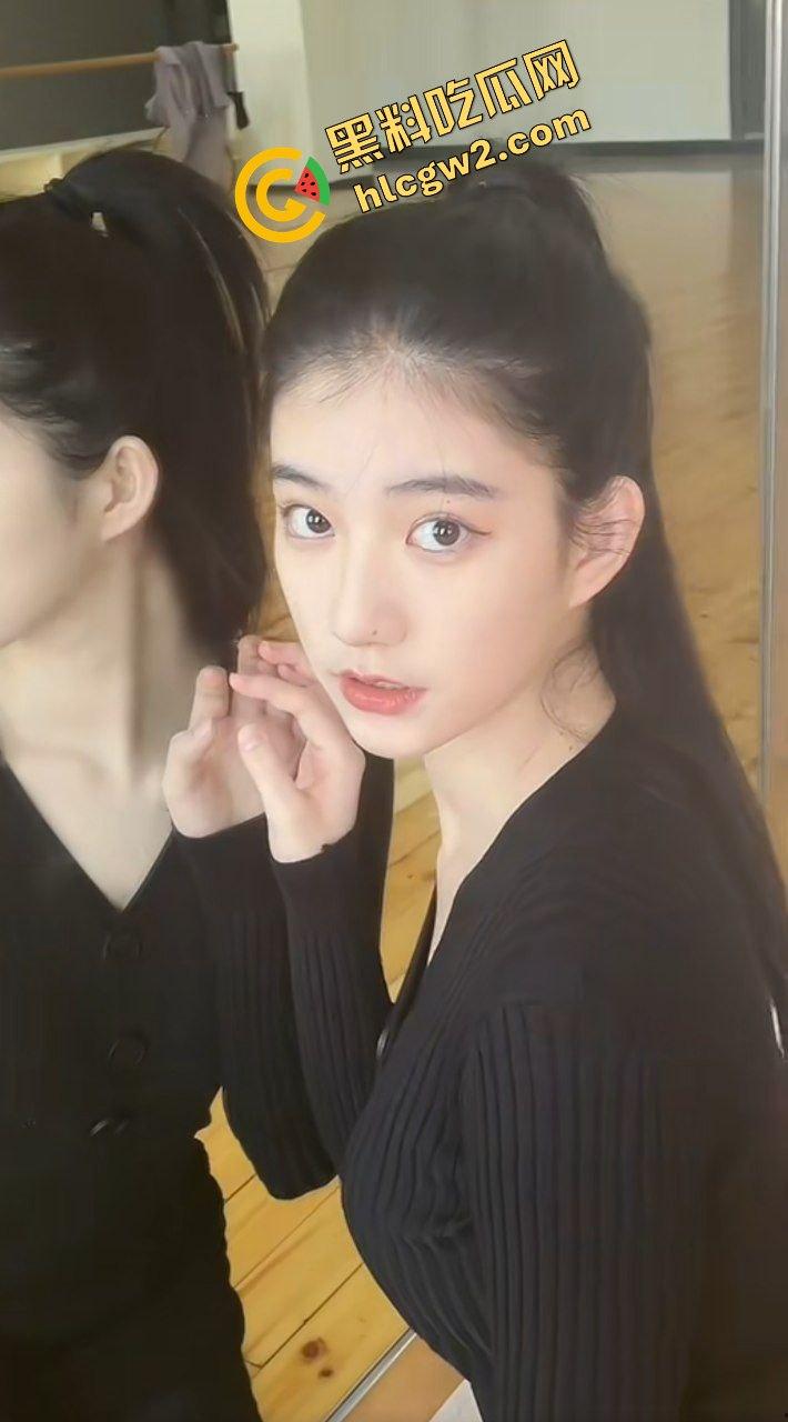 武汉音乐学院反差婊大四网红『煜佳是我』早期与校内富哥酒店激情骑乘!独家曝光流出!-3