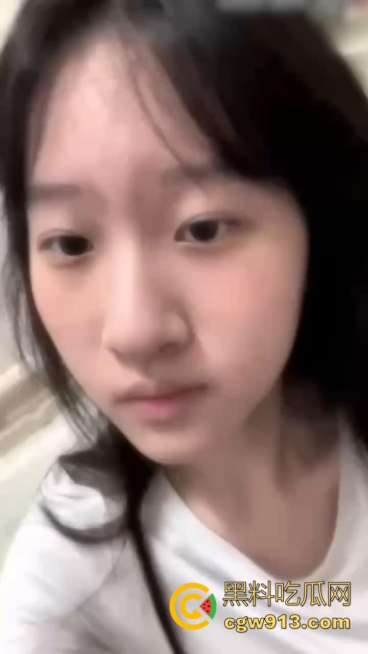 广州大学乖乖学妹【沈清水】可爱少女淫乱生活曝光,清纯少女露脸刺激性爱,反差极大这哪像清纯少女!-1