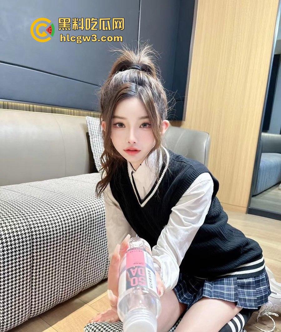 上海极品TS『刘依依』美到让直男怀疑人生 这颜值炸裂打破次元壁 上半身绝杀 你敢认是TS吗?-2