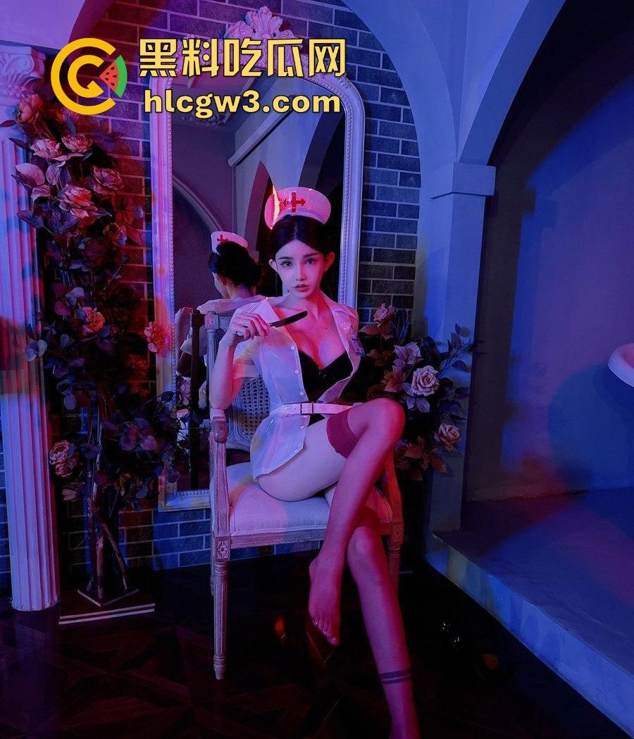 上海极品TS『刘依依』美到让直男怀疑人生 这颜值炸裂打破次元壁 上半身绝杀 你敢认是TS吗?-6