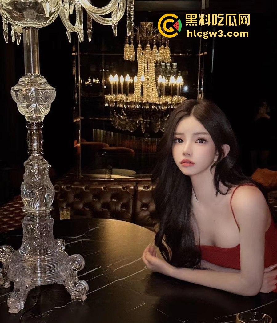 上海极品TS『刘依依』美到让直男怀疑人生 这颜值炸裂打破次元壁 上半身绝杀 你敢认是TS吗?-13