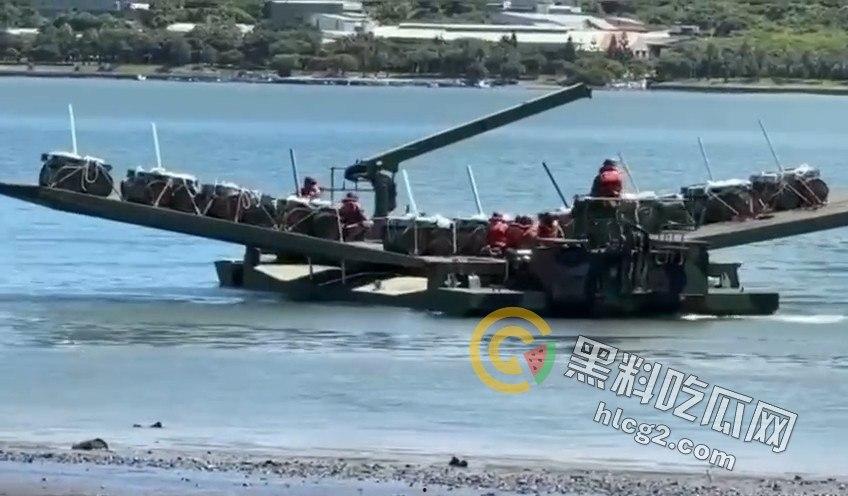 台湾“汉光40号”演习实况曝光,工兵在淡水河面快速部署惊人场景,网友惊叹演习规模!-5
