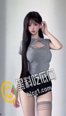 抖音140w粉丝网红小马漫漫,风骚御姐黑丝包臀裙渔网袜 乳沟露出土豪定制 劲爆热舞大尺度视频流出-4