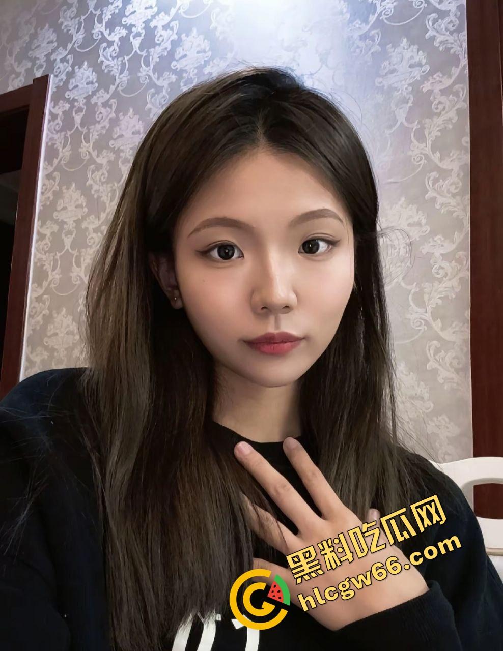 新疆师大舞蹈生『张菀馨』22岁小婊子天天发骚自慰求操 聊天记录爆料逼丑还想玩三通 !-6