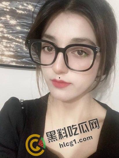 新疆出差认识的哈萨克族学生妹 比混血儿还带劲的少数民族 聊了几天主动提出要约 那肯定要好好满足她!-2