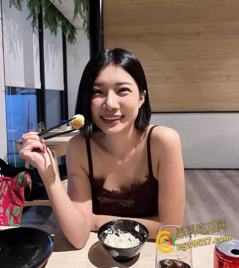 天津极品少妇【童杏丽】，性感女神露脸调情，口交技术一流，女上骑乘疯狂榨精，表情诱人！-1