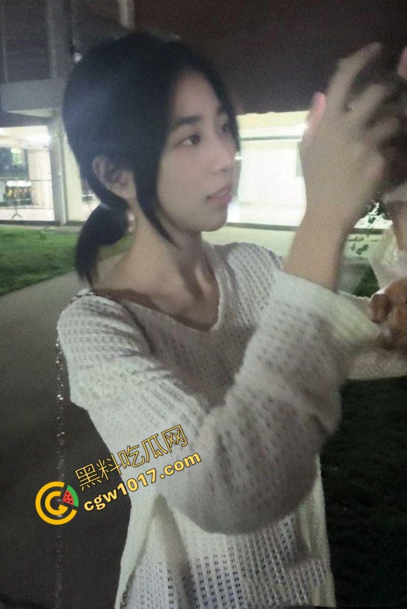 上海极品舞蹈生【杨萧颜】难以抵抗金钱诱惑,堕落为金主性奴,胯下侍奉爆筋肉棒,口技十分了得!-3