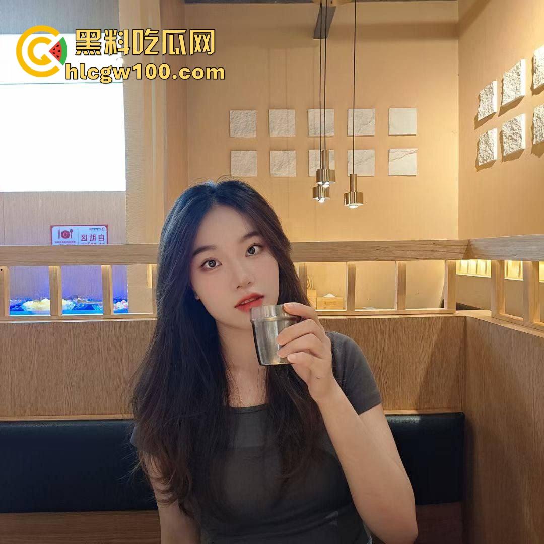 中国好邻居 夫妻啪啪连窗帘都懒得拉 老婆娇喘声飙到90分贝,站立式猛怼笑到开花,瓜友直接变摄影师全程偷拍!-9