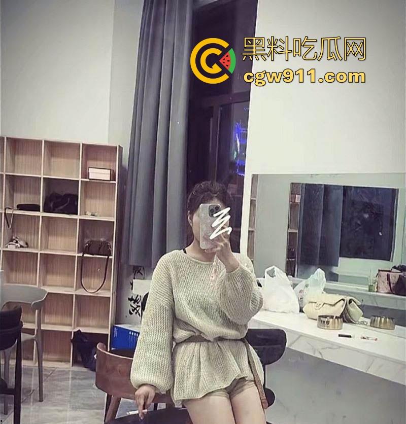 广州台球助教【秦文岚】知性优雅气质迷人,谁知私下反差拉满化身骚浪尤物,大奶翘臀镜前被金主掐脖后入爆操!-2