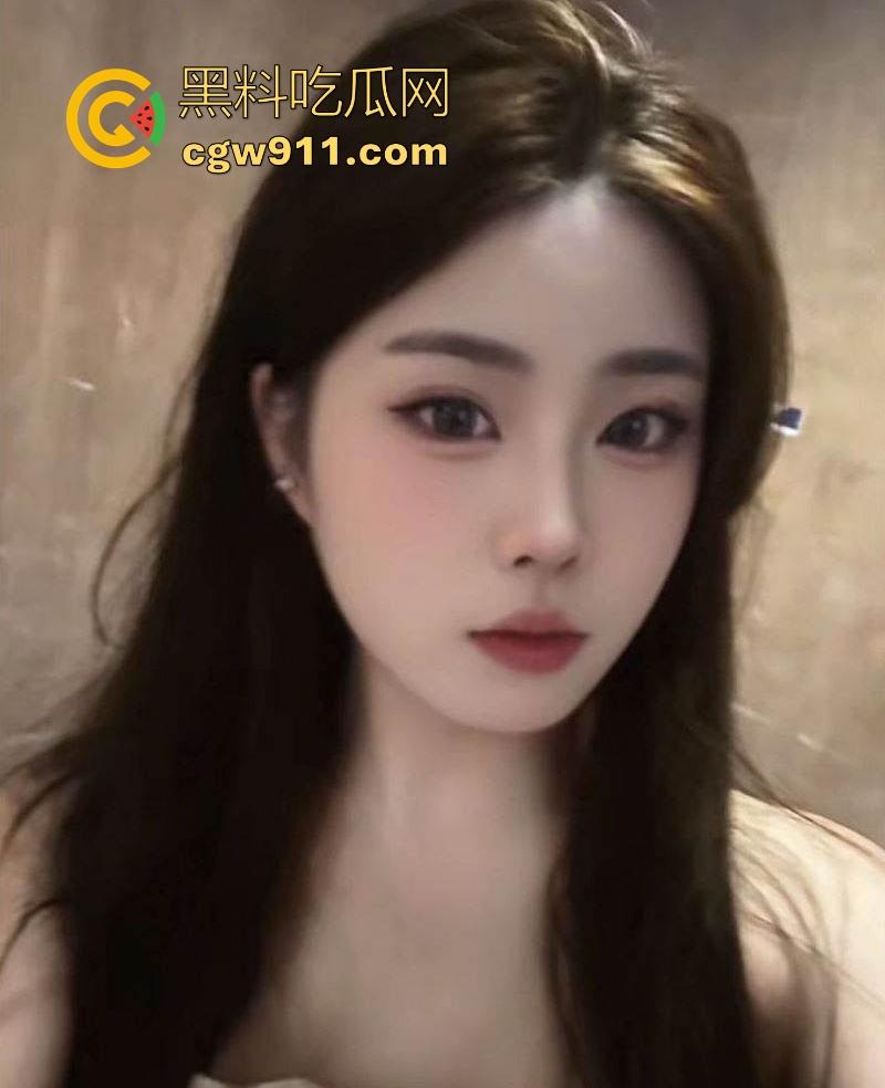 广州台球助教【秦文岚】知性优雅气质迷人,谁知私下反差拉满化身骚浪尤物,大奶翘臀镜前被金主掐脖后入爆操!-5