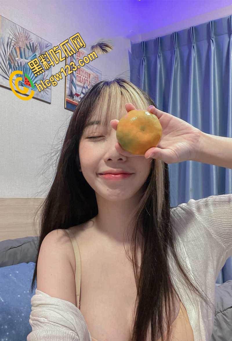 泰国网红【小野猫】火辣登场!限制级视频大秀性感身材,骑乘男友狂野扭臀,浪叫不断!-1