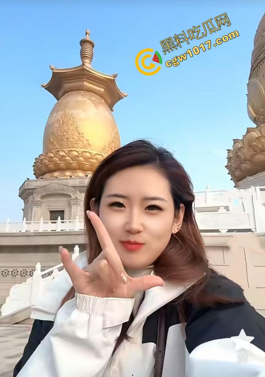 抖音网红少妇【汉堡包】不雅视频泄密:露脸深喉吸睾丸,足交狂野啪啪,技巧炸裂带劲到爆!-2